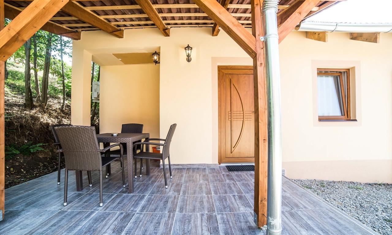 Tulipan Apartman エゲル エクステリア 写真